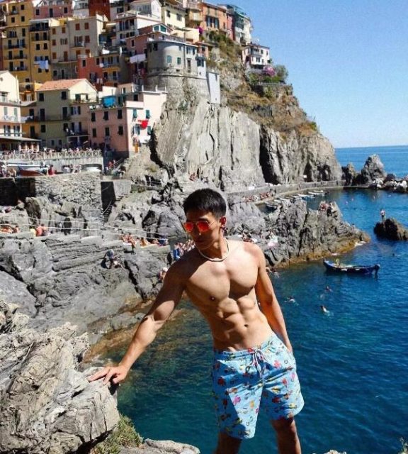 引众金主哄抢的189体育生，确实有点黑 - 51虹马