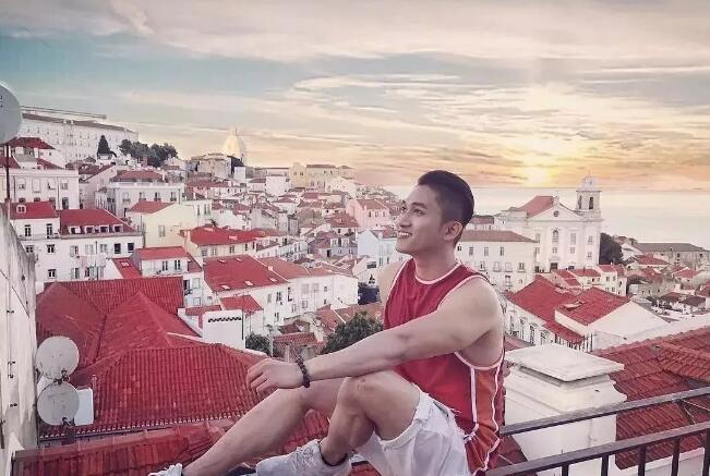 看点∣肌肉网红天菜泼水节大使，筋肉童颜加大胸肌，乱飙荷尔蒙的boy简直太犯规了！ - 51虹马