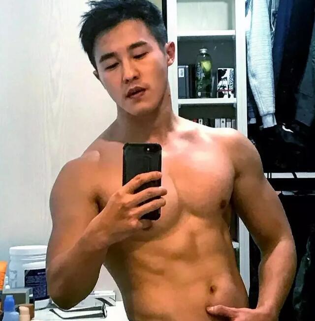 筋肉帅老师？ 别人口中：我的老师 - 51虹马