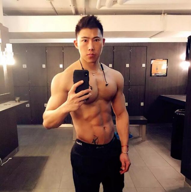 Gay的生活就是练好大胸翘臀，再去各地旅行？ - 51虹马