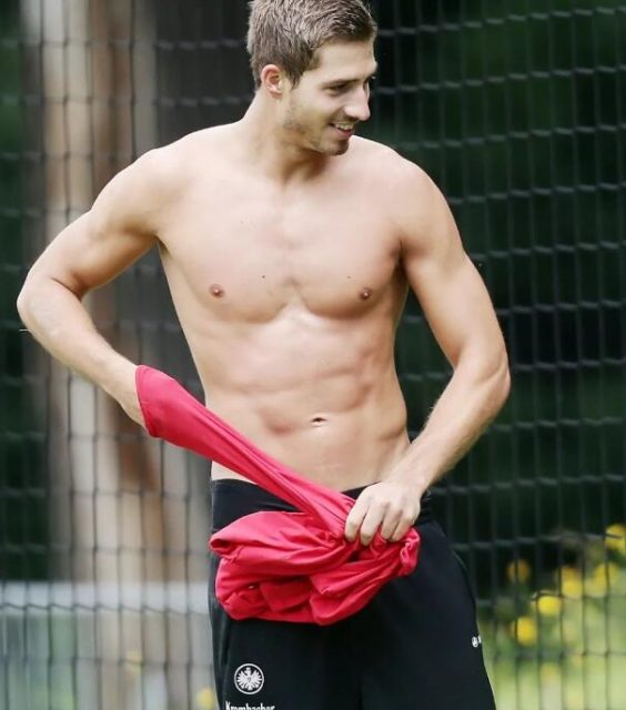 太帅了“本届世界杯的老公们长这样” - 51虹马