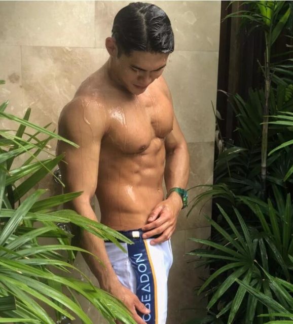 看点∣185.man货健体冠军“沖涼”照被疯传，天菜肌肉小将好“胸”！ - 51虹马