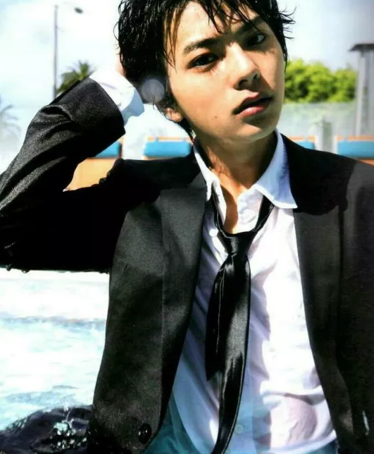 打败国民男友竹内凉真，获得2018上半年日本国宝级帅哥排行NO.1的是……？ - 51虹马