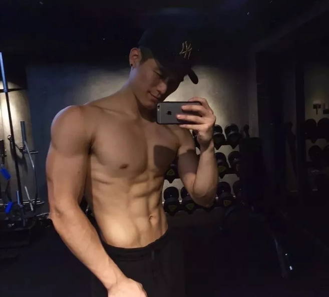 健身房偶遇小狼狗一枚,好看猛攻! - 51虹马 健身房偶遇小狼狗一枚,好看猛攻! - 51虹马