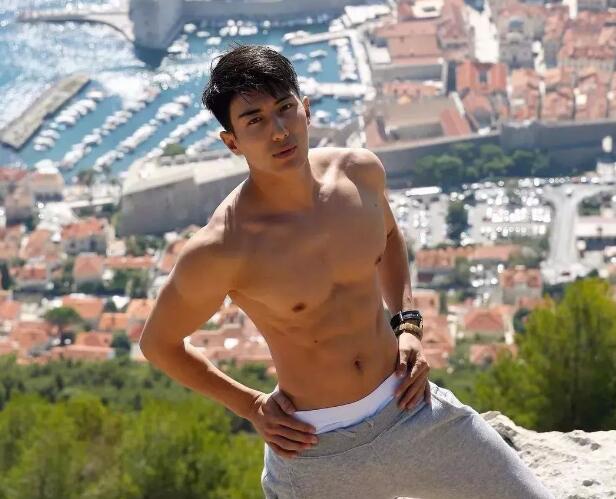 引众金主哄抢的189体育生，确实有点黑 - 51虹马