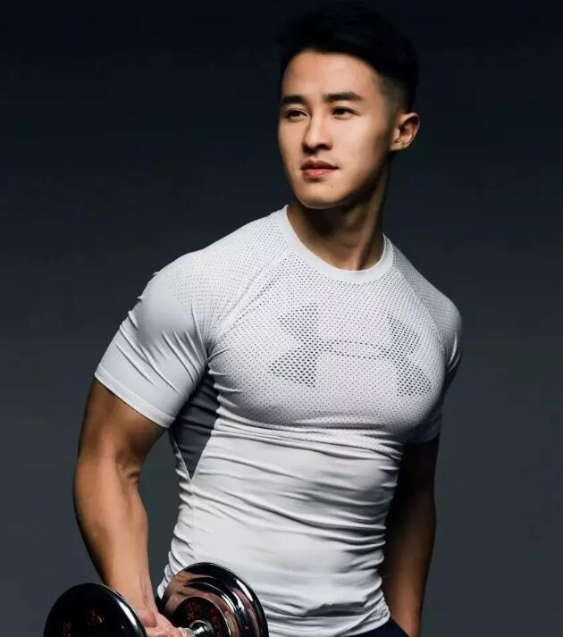 筋肉帅老师？ 别人口中：我的老师 - 51虹马