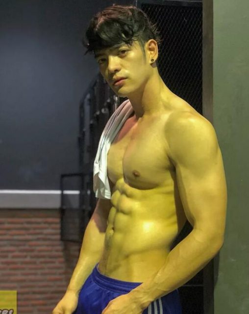 好惨！包很大网红被怼太像悲伤蛙，拍羞耻广告自证清白？ - 51虹马