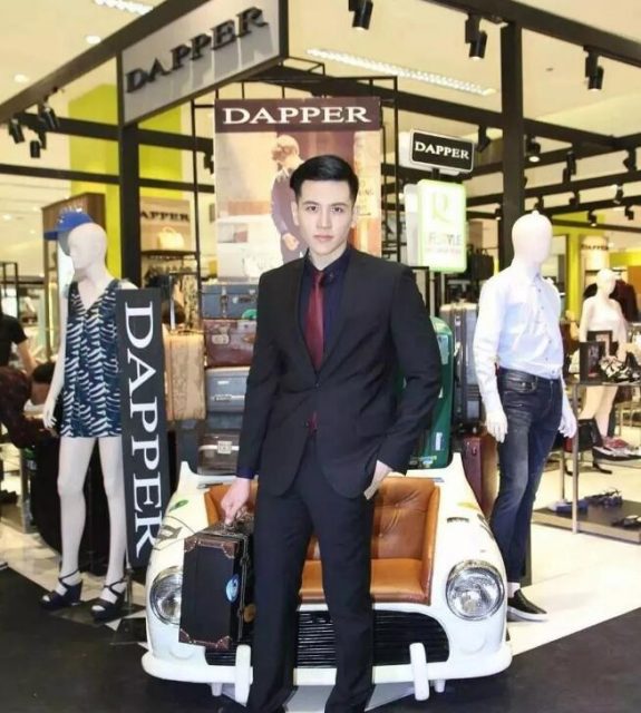 看点∣白嫩男模逆天胸肌还有沟,没有石更汉脸,也能男友力爆棚! - 51虹马 看点∣白嫩男模逆天胸肌还有沟,没有石更汉脸,也能男友力爆棚! - 51虹马