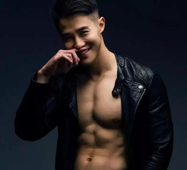 筋肉帅老师？ 别人口中：我的老师 - 51虹马