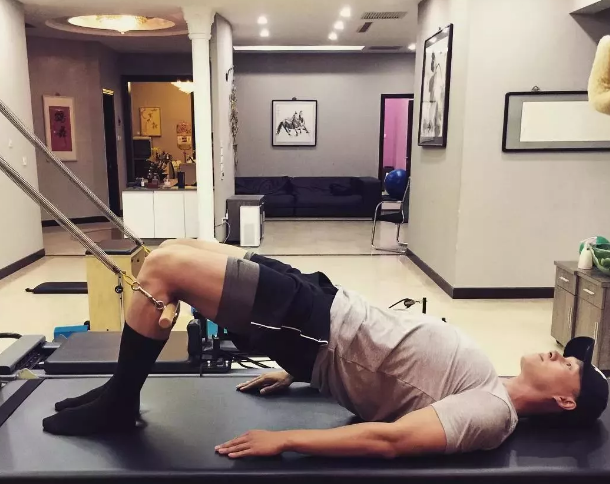 185的8块腹肌公狗腰东北爷们向云龙，了解一下 - 51虹马