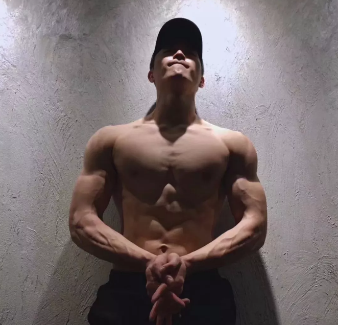 健身房偶遇小狼狗一枚,好看猛攻! - 51虹马 健身房偶遇小狼狗一枚,好看猛攻! - 51虹马