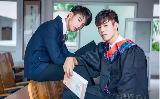 长腿老师撞脸陈晓纪凌尘，还有湿身诱惑超吸睛！ - 51虹马