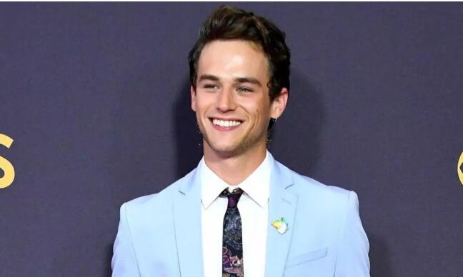 在去年集体出柜的11位大牌男明星。-51虹马