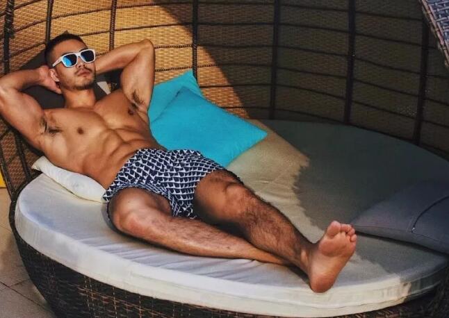 被爆着睡一觉后，他却让海归男拉黑了！-51虹马