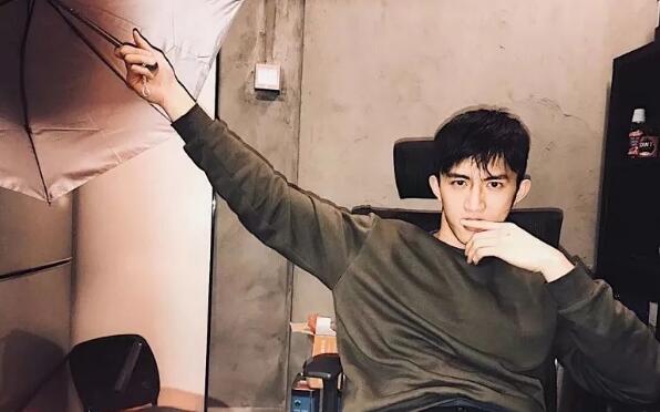 大学宿舍的床睡“弯”了四届学长...-51虹马