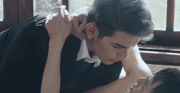 肌肉男天天约他出去的舍友，竟然是G圈名媛！？-51虹马