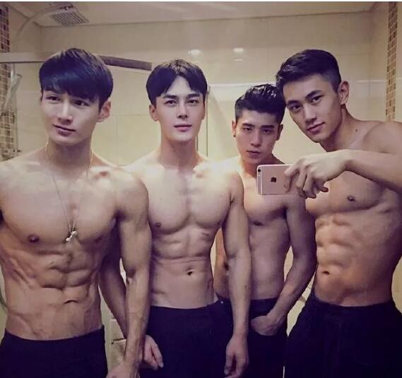 186CM神似宁泽涛的健身私教曾和肌肉男浴室玩自拍 - 51虹马