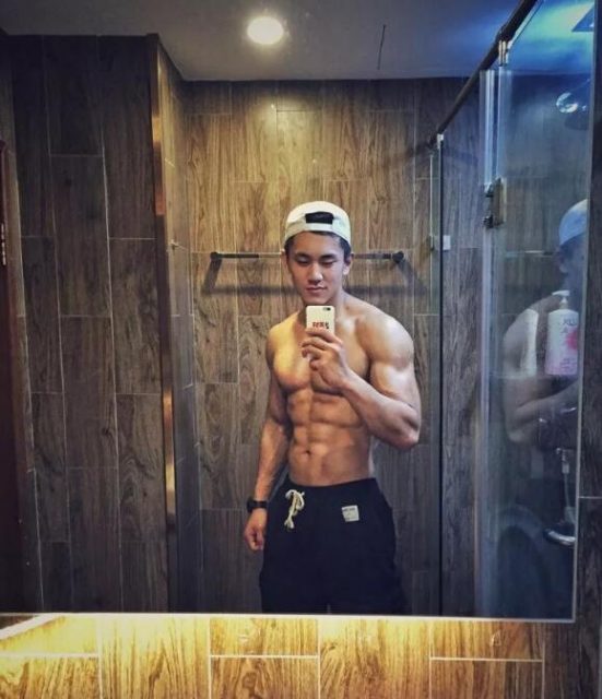 186CM神似宁泽涛的健身私教曾和肌肉男浴室玩自拍 - 51虹马 186CM神似宁泽涛的健身私教曾和肌肉男浴室玩自拍 - 51虹马