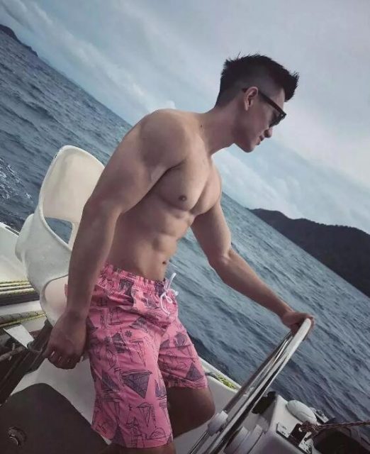 186CM神似宁泽涛的健身私教曾和肌肉男浴室玩自拍 - 51虹马 186CM神似宁泽涛的健身私教曾和肌肉男浴室玩自拍 - 51虹马