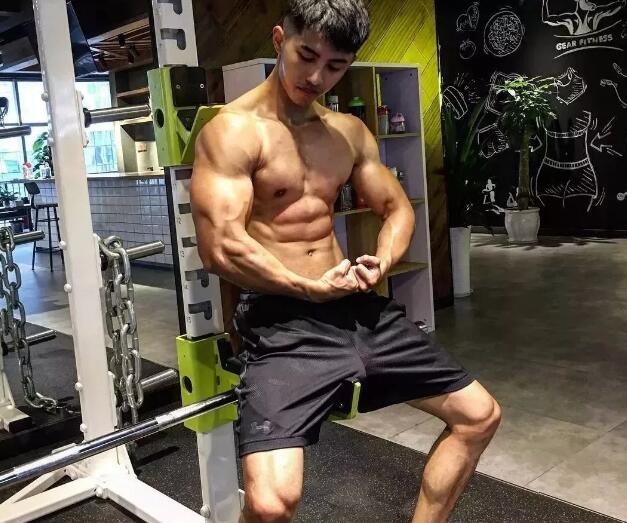 95后大肌霸，竟也有些许口耐。 - 51虹马