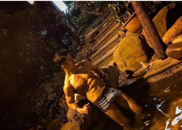 95后大肌霸，竟也有些许口耐。 - 51虹马