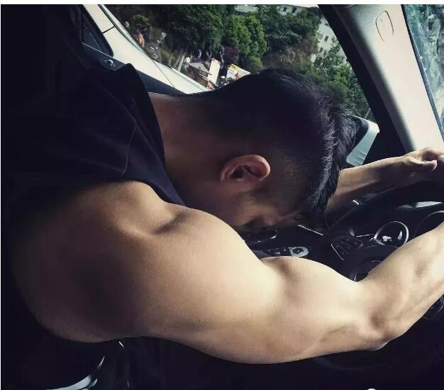 95后大肌霸，竟也有些许口耐。 - 51虹马