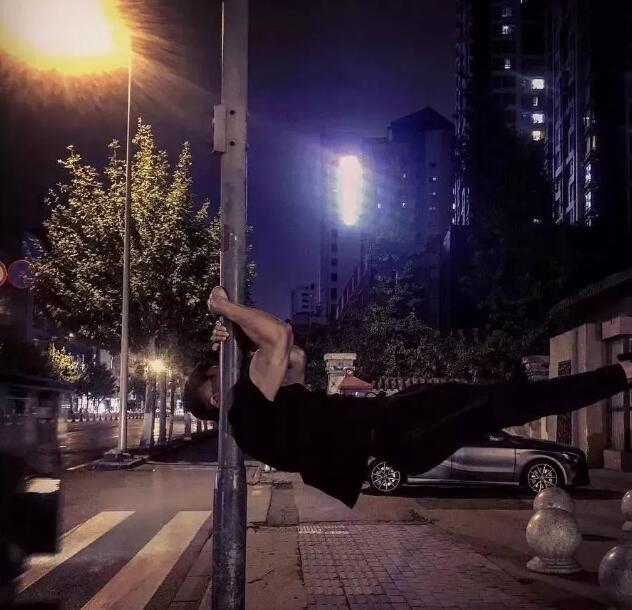 95后大肌霸，竟也有些许口耐。 - 51虹马