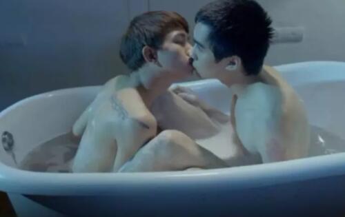 一受三攻 都是帅肉 我却被白色的小内内吸了睛。。 - 51虹马