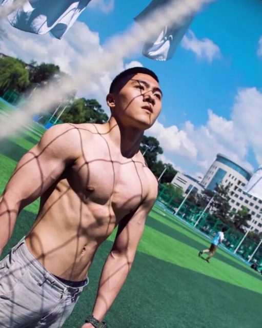 东北电大小哥为了涨粉，脱成这样！ - 51虹马