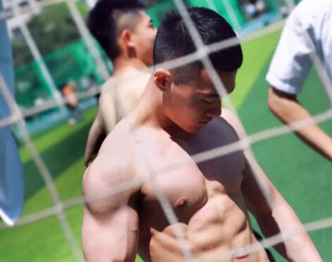 东北电大小哥为了涨粉，脱成这样！ - 51虹马