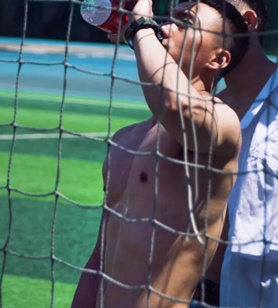 东北电大小哥为了涨粉，脱成这样！ - 51虹马