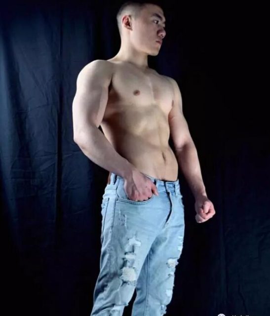 东北电大小哥为了涨粉，脱成这样！ - 51虹马