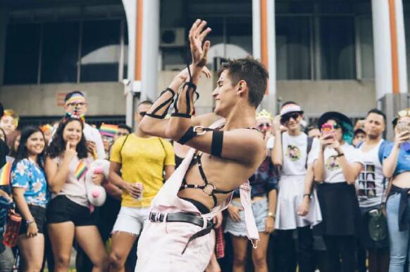 为何落后的国家，也在六月飘满了彩虹？ - 51虹马