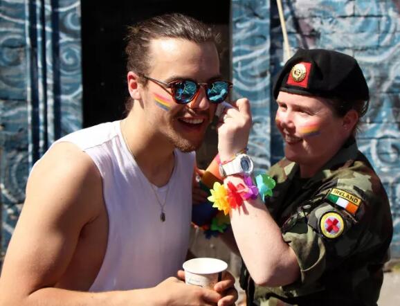 为何落后的国家，也在六月飘满了彩虹？ - 51虹马