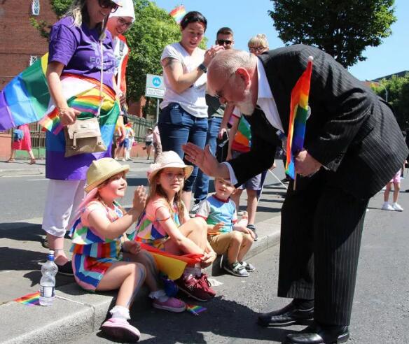 为何落后的国家，也在六月飘满了彩虹？ - 51虹马