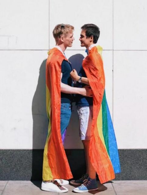 为何落后的国家，也在六月飘满了彩虹？ - 51虹马