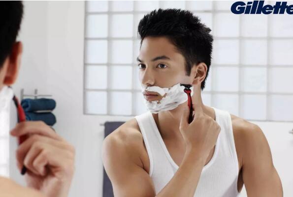 亚裔模特边走边脱，颜值不逊欧美却有个大短板？ - 51虹马