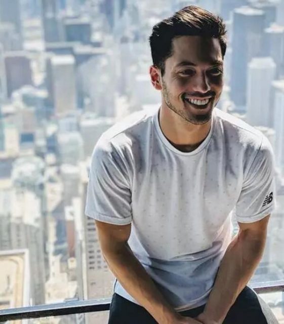 亚裔模特边走边脱，颜值不逊欧美却有个大短板？ - 51虹马