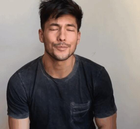 亚裔模特边走边脱，颜值不逊欧美却有个大短板？ - 51虹马