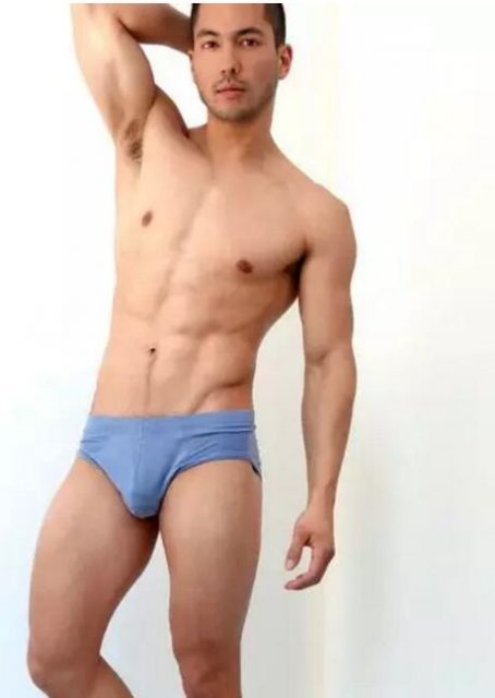 亚裔模特边走边脱，颜值不逊欧美却有个大短板？ - 51虹马