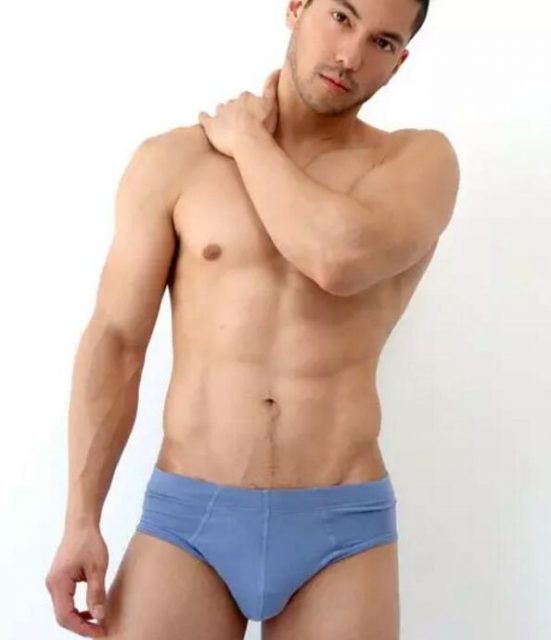 亚裔模特边走边脱，颜值不逊欧美却有个大短板？ - 51虹马