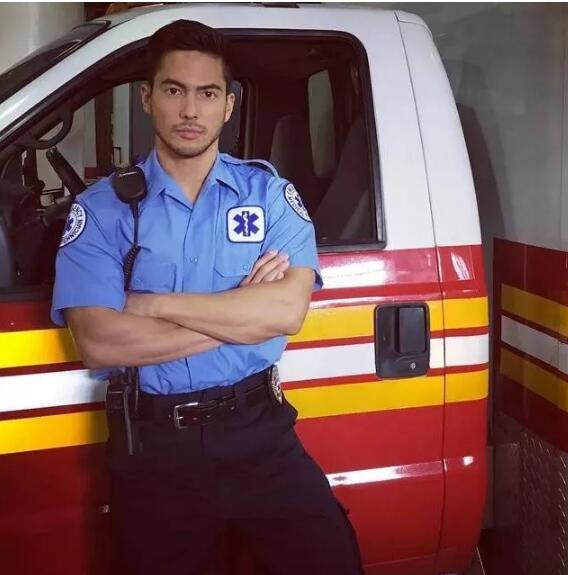 亚裔模特边走边脱，颜值不逊欧美却有个大短板？ - 51虹马