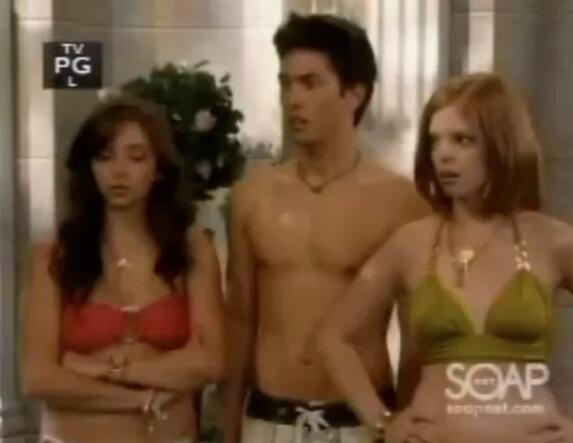 亚裔模特边走边脱，颜值不逊欧美却有个大短板？ - 51虹马