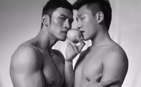 被传“京城四大名鸭”的他曾拍过这样的泳裤秀 - 51虹马