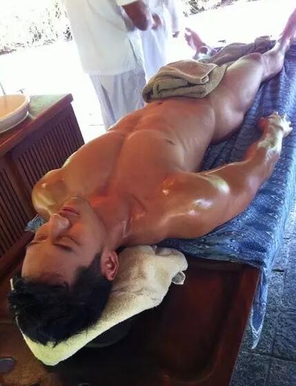 被传“京城四大名鸭”的他曾拍过这样的泳裤秀 - 51虹马