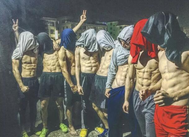 他的赤裸，我宽衣以待 - 51虹马