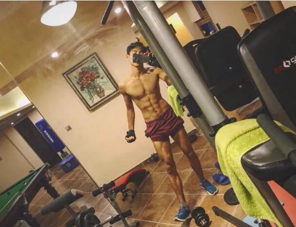 他的赤裸，我宽衣以待 - 51虹马