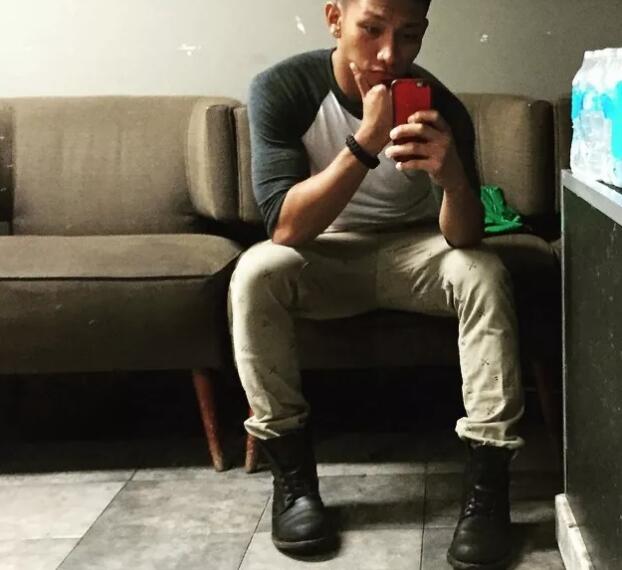 他的赤裸，我宽衣以待 - 51虹马