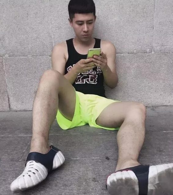 体育生自称器大活好？你确定下面不是塞了手雷？？？ - 51虹马