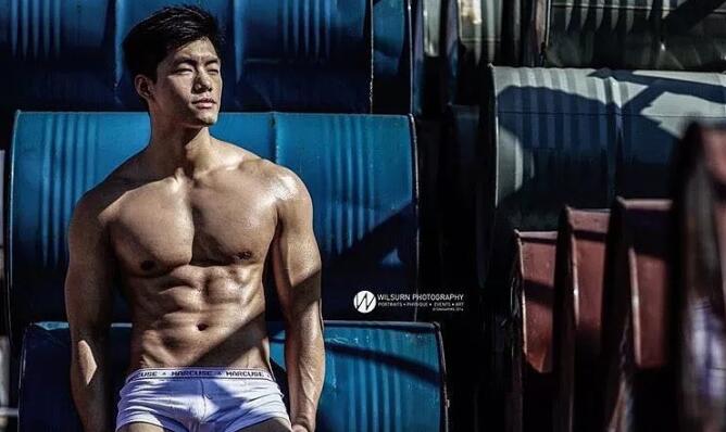 号称18的篮球帅哥沐浴全过程！！ - 51虹马